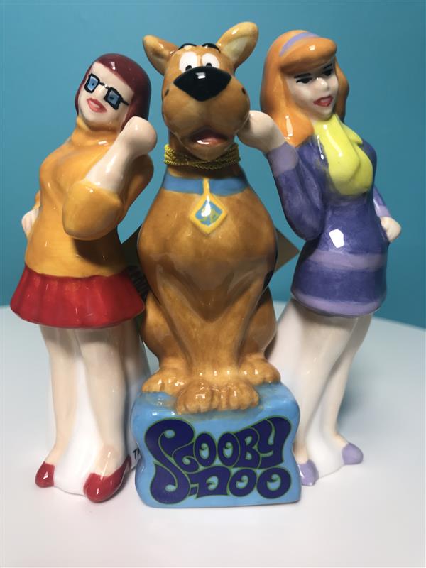 Scooby-Doo and Girls Velma and Daphne Ceramic Salt and Pepper Set NEW UNUSED 